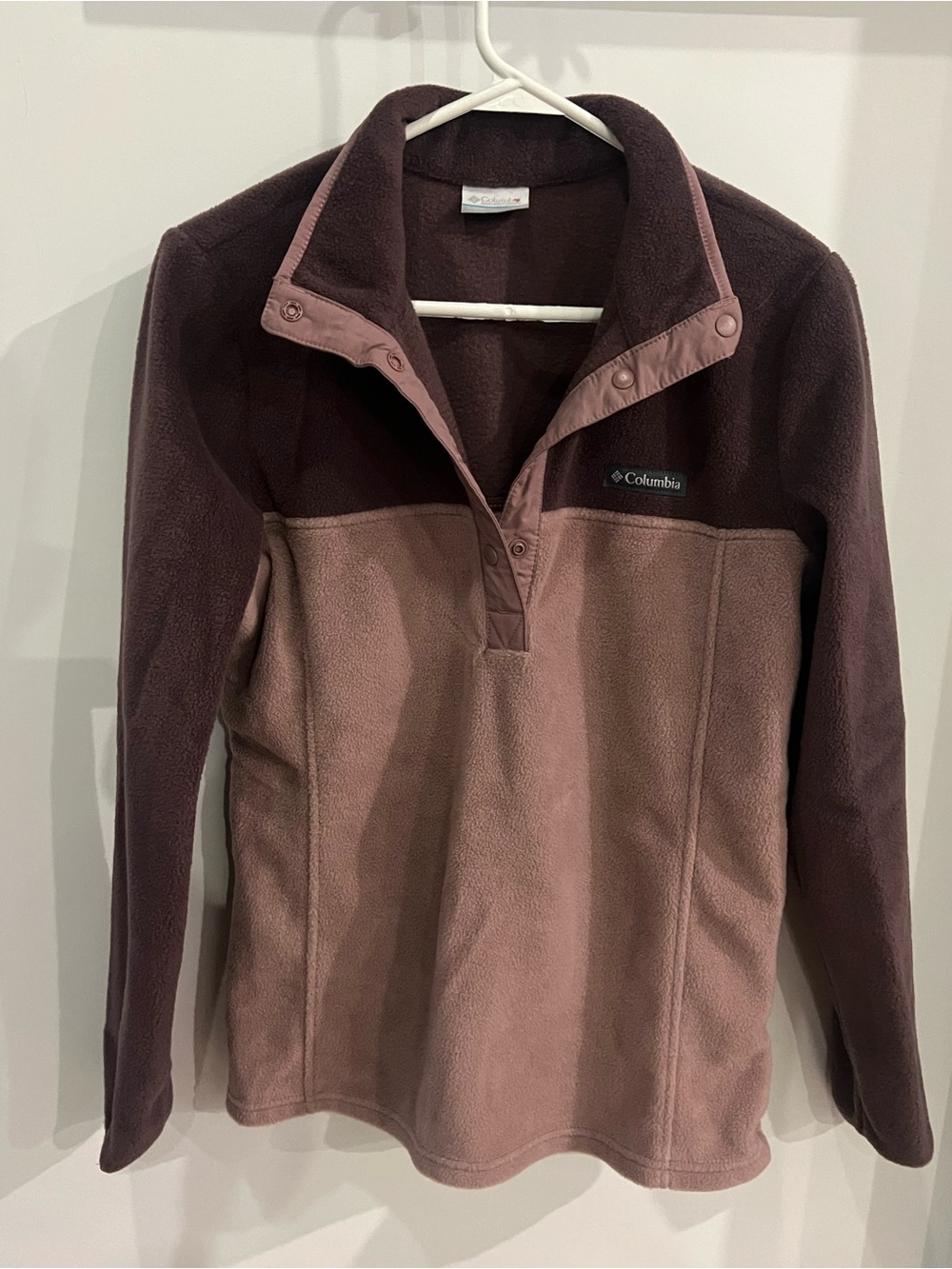 Columbia Two-Tone Mauve and Plum Fleece Pullover